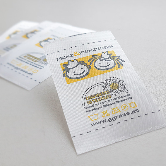 Печать сатиновых этикеток